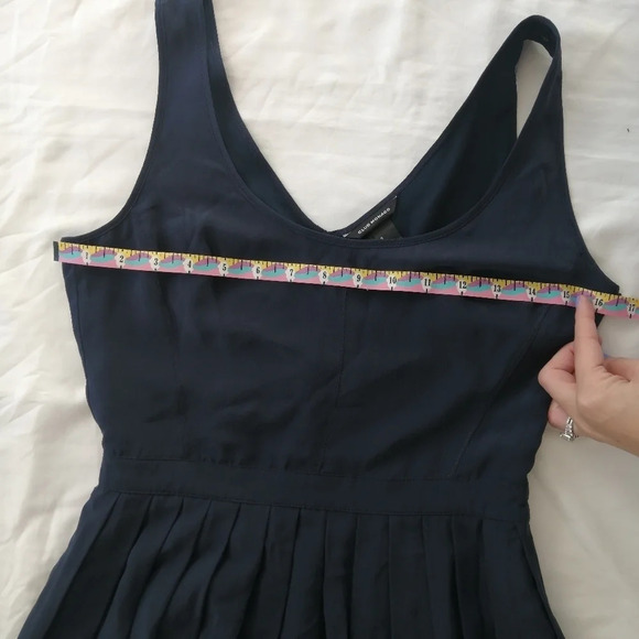 Club Monaco Navy Silk Sleeveless V-Neck Dress with Pleating and Pockets 2 - Picture 13 of 15